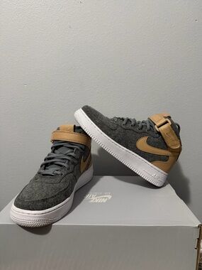 Nike Women’s High-Top Sneakers - Gray and Tan